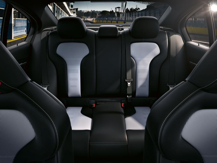 Интерьер BMW M3 CS (F80) 2018 года  (WW) (фото 2 из 94)